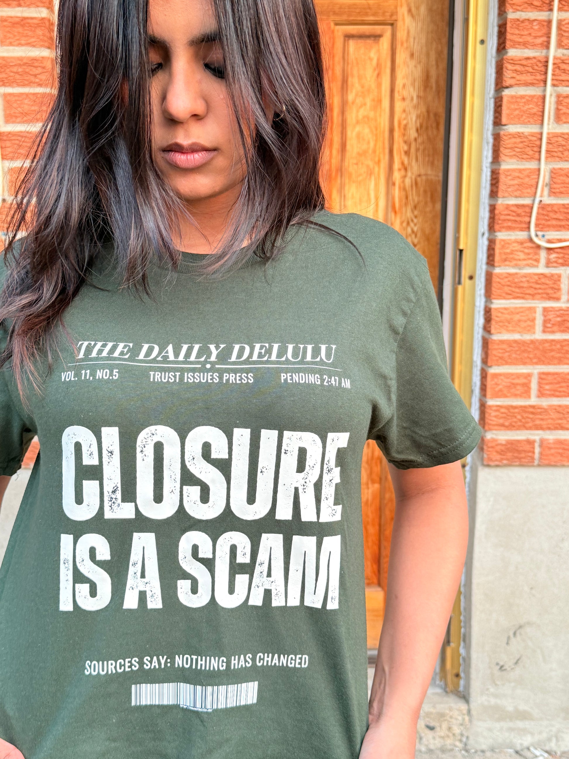 CLOSURE IS A SCAM - Unisex T-shirt